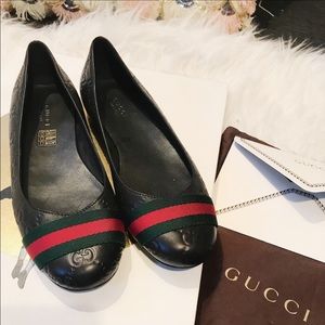 Unworn Gucci Ribbon Flats with Embossed Logo